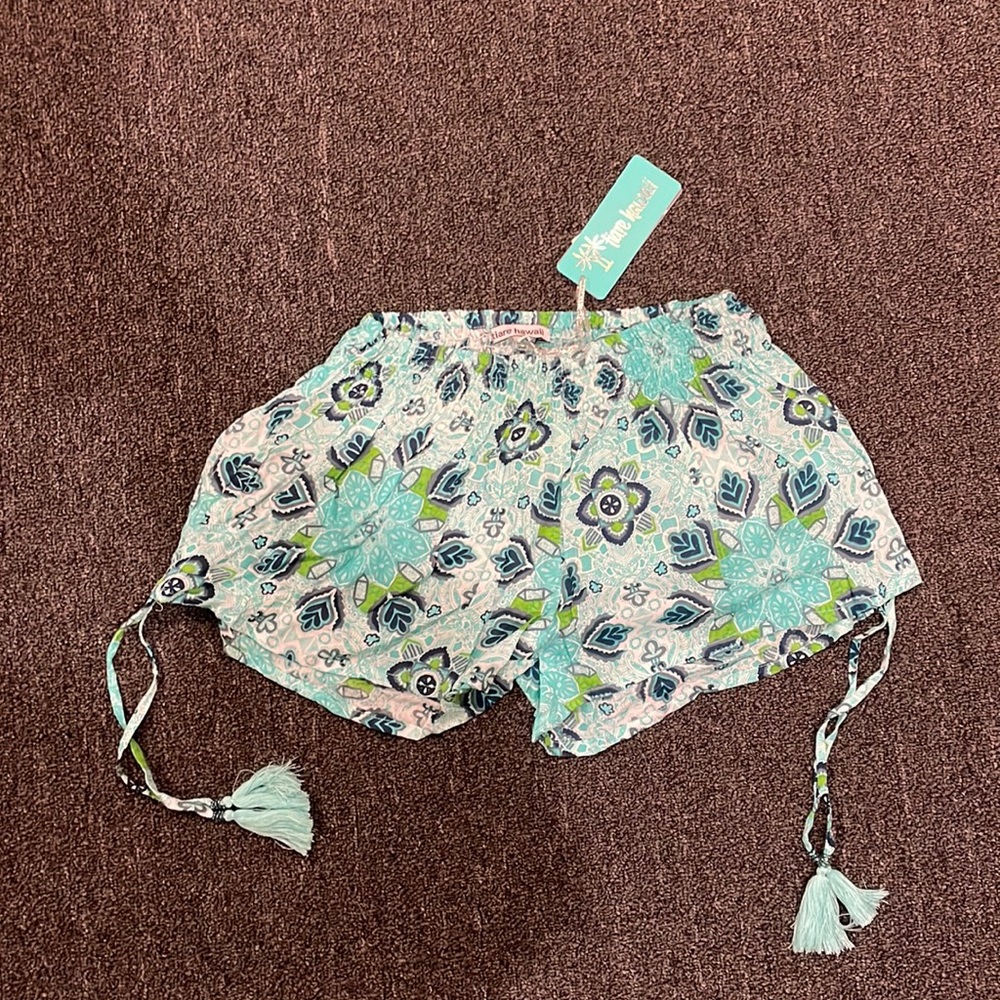 Cute summer shorts with side ties tiare Hawaii never worn tags on